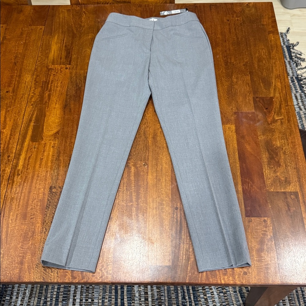 NWT Tahari “ Alyssa Slim Leg” Work / Office / Workplace Pants